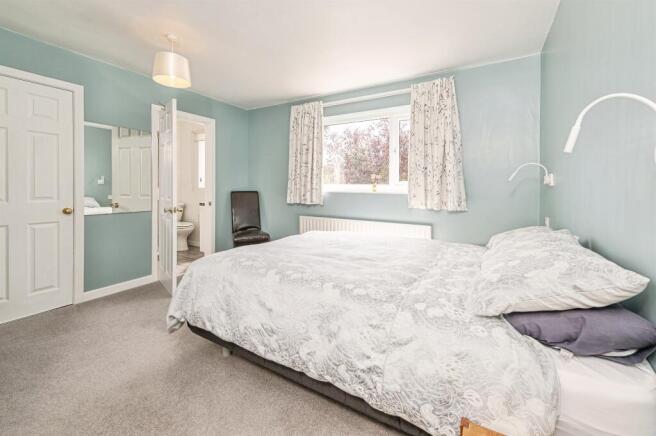 4 bed Detached for sale Image 10