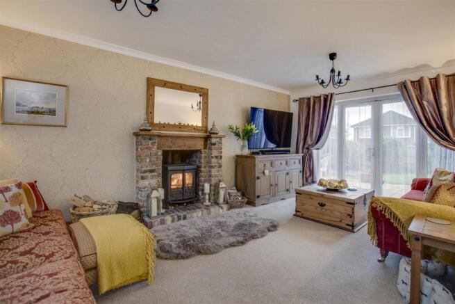 4 Selwood Way Living Room.jpg
