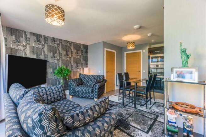 Lounge/Dining Room