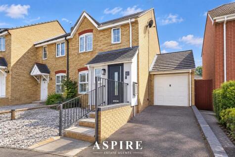 Crawford Chase, Wickford