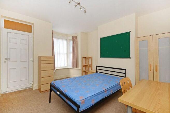 3 bed House Share to rent Image 6