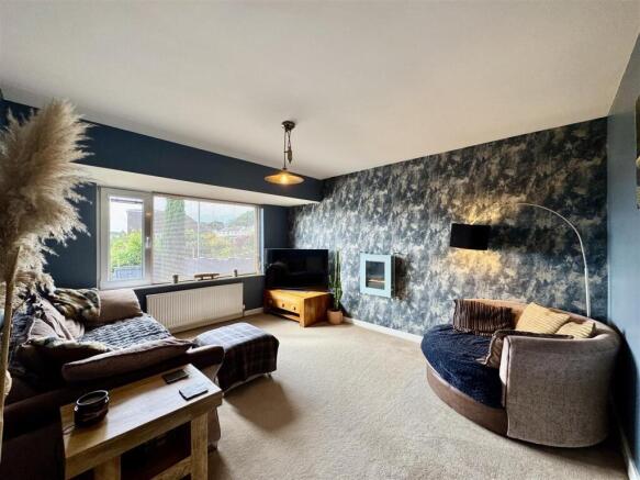 3 bed Semi-Detached for sale Image 4