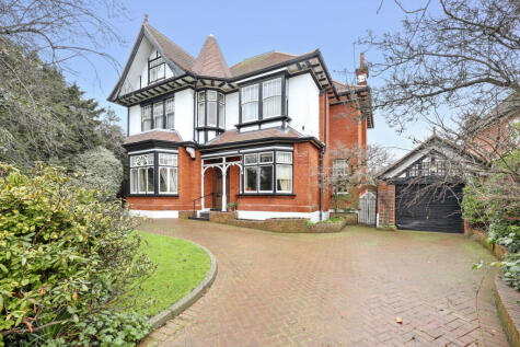 Monkhams Drive, Woodford Green, IG8