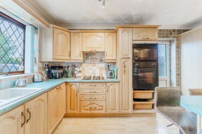 4 bed Detached for sale Image 4