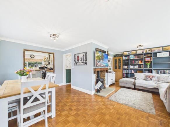 CAM02136G0-PR0528-STILL012