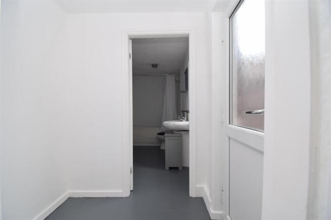 2 bed Terraced to rent Image 8
