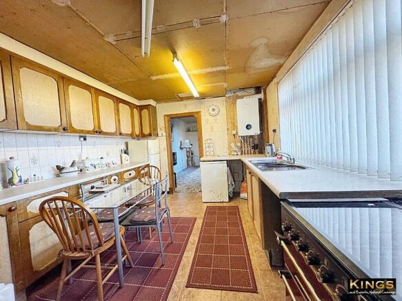 4 bed Semi-Detached for sale Image 5