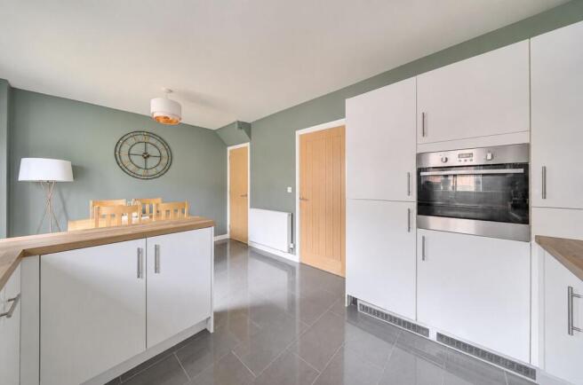3 bed Semi-Detached for sale Image 7