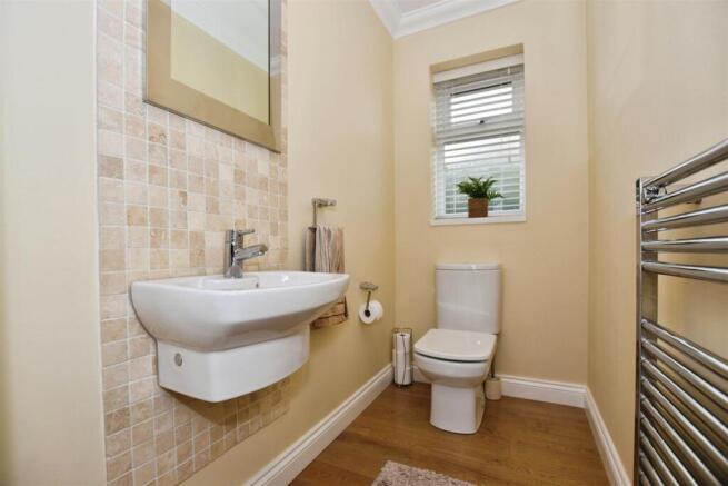 4 bed Detached for sale Image 11