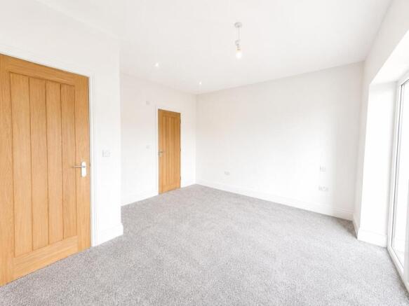 4 bed Semi-Detached to rent Image 9