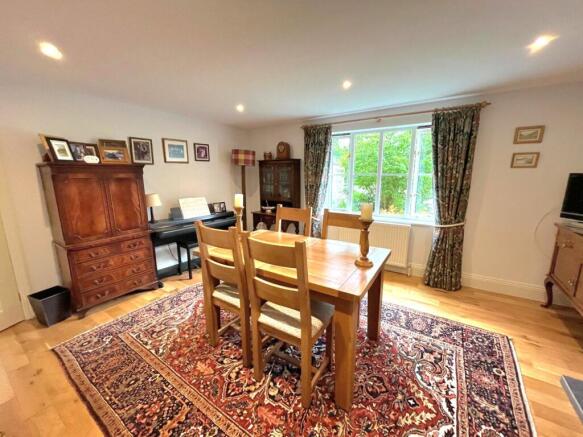 4 bed Detached for sale Image 6