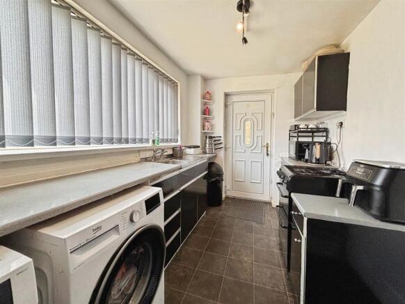 3 bed Detached for sale Image 8
