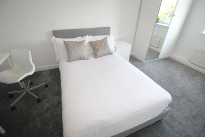 3 bed Flat to rent Image 6
