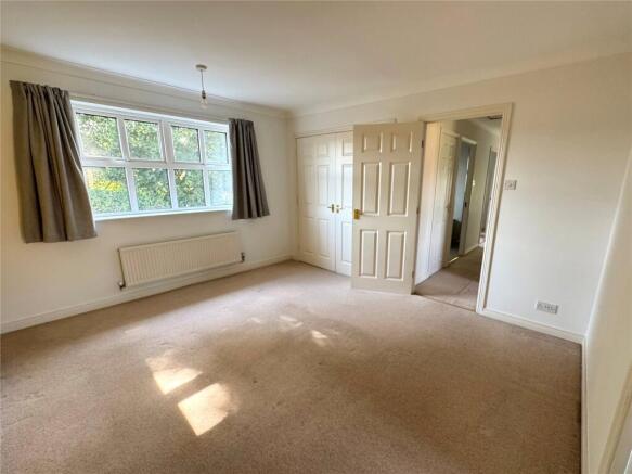 4 bed Detached to rent Image 11