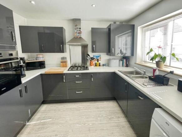 Deanlands Farm Way, Sherfield-On-Loddon, RG27 photo 2