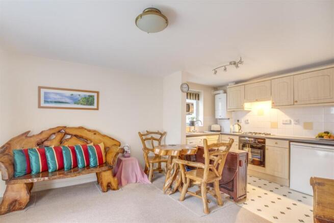 Flat 2, Baxter House, Kitchener Road, HP11 2SA-7.j