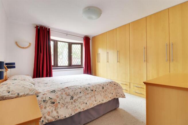 5 bed Detached Bungalow for sale Image 10
