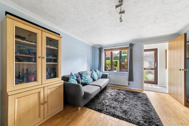 Morston Close, Tadworth, KT20 photo 4