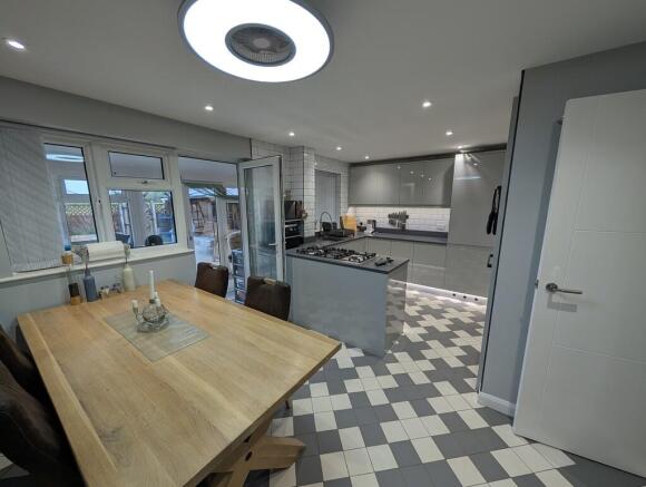 PXL_20251003_0943...