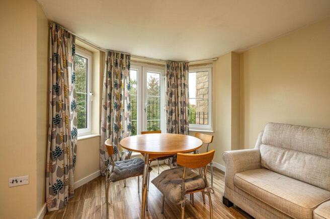 8/4 Weavers Linn, Tweedbank, TD1 3SX photo 4