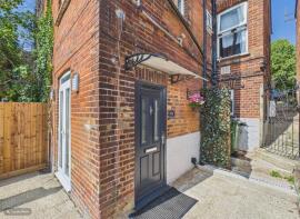 45c, Priory Avenue, High Wycombe HP13 6SN