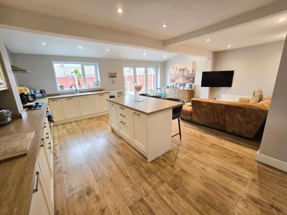 2 bed Bungalow for sale Image 5