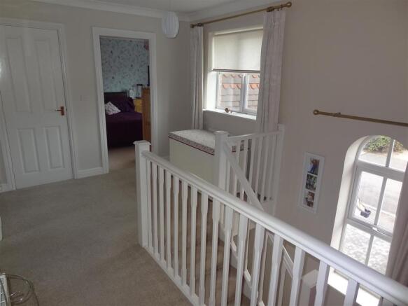 GALLERIED FIRST FLOOR LANDING