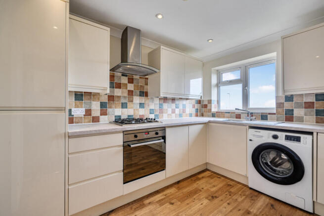 Westerham Close, Gillingham, Kent photo 4