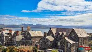 Llety Heulog, Radcliffe Road, Criccieth LL52 0LB