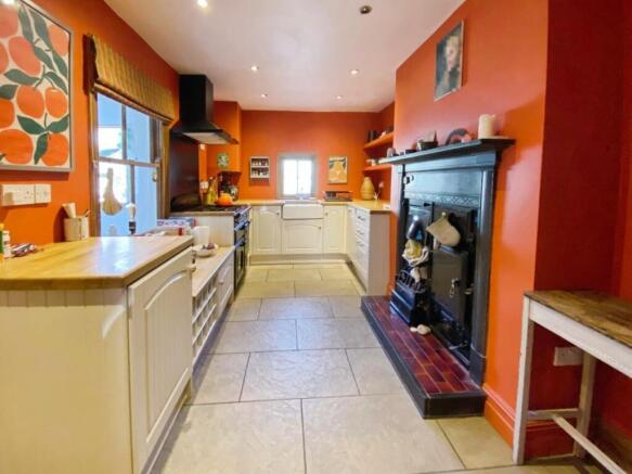 3 bed Terraced to rent Image 5