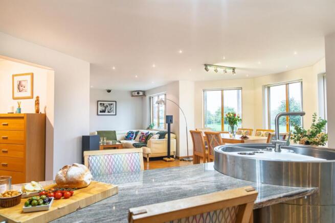 Marble peninsular island