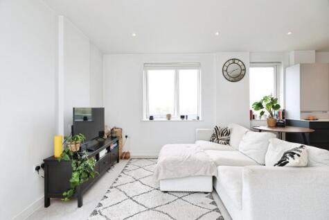 Parva Grove, Greenford, UB6