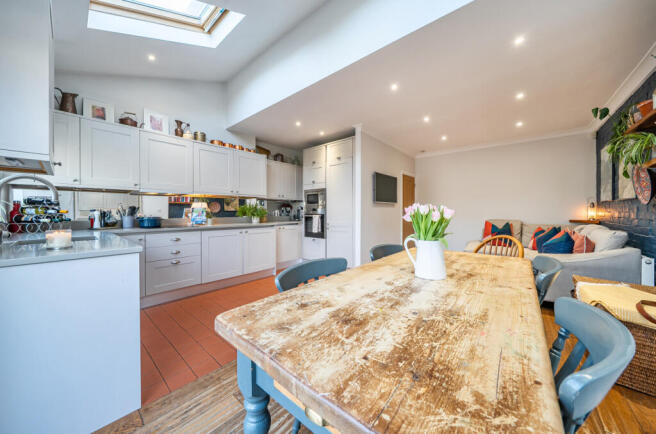 1416904-8-699f362...