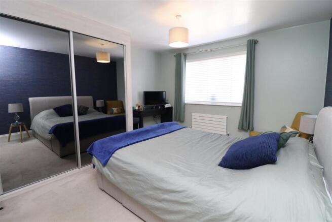 5 bed Detached for sale Image 8