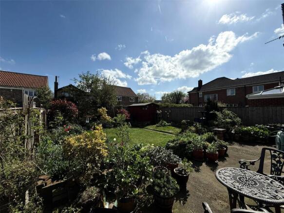 5 bed Detached for sale Image 8