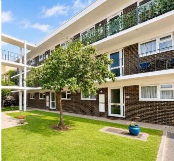 2 bed + appliances + garage Goldlay Avenue, Chelmsford