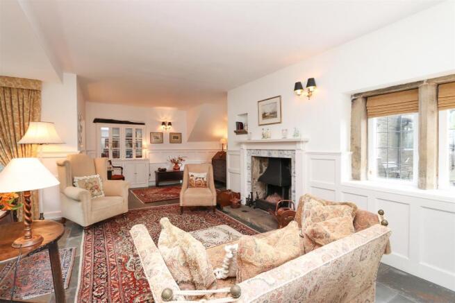 Living Room3.jpg