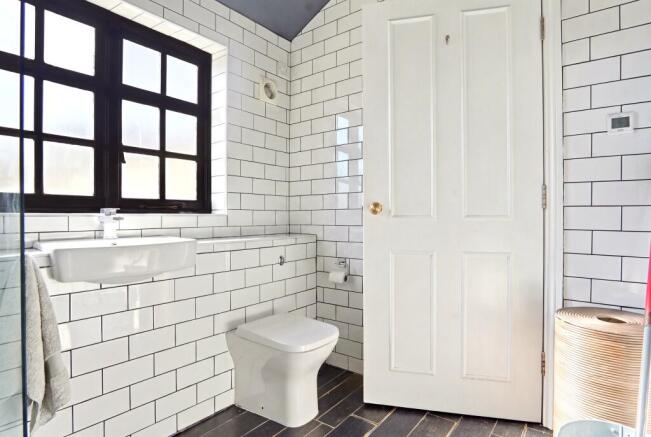 2 bed Flat for sale Image 6