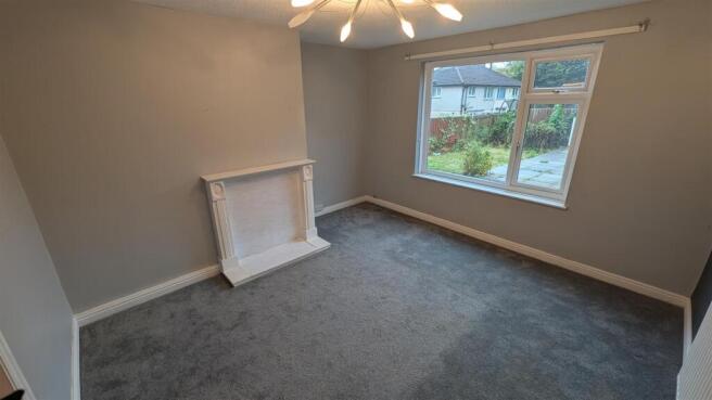 3 bed Semi-Detached to rent Image 6