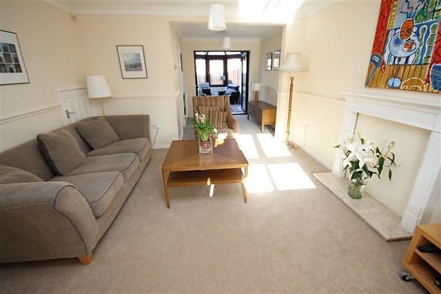 Lounge/Dining Room (