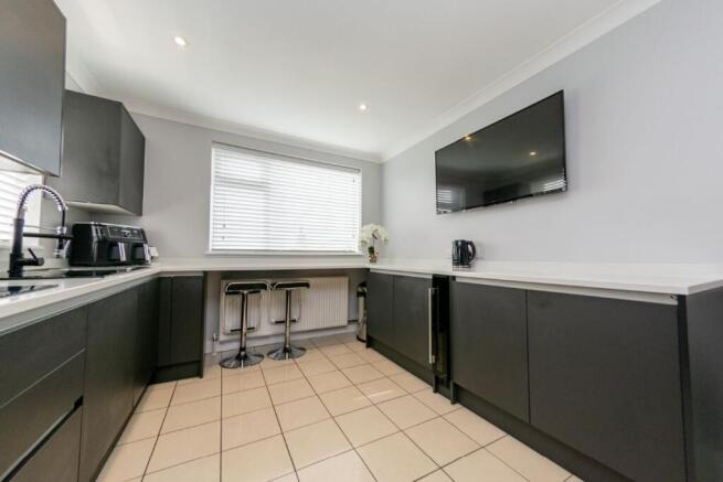4 bed Detached for sale Image 6