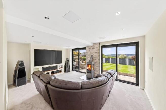 5 bed Detached Bungalow for sale Image 4