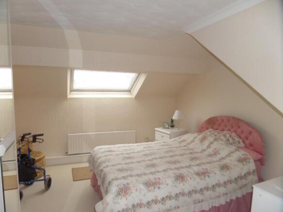 Bedroom (Main)