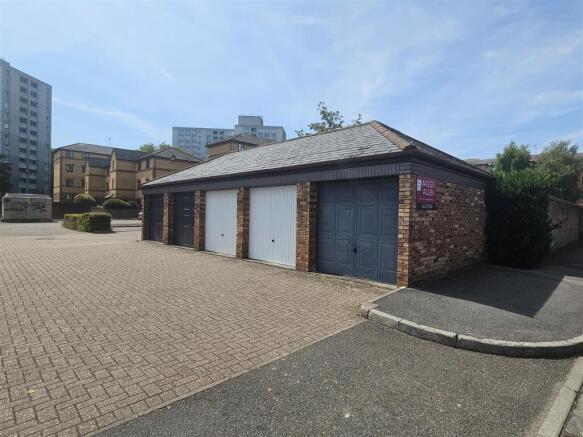 9 - Four Garages in Redcliffe.jpg