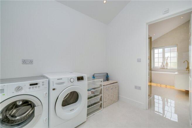 4 bed Detached for sale Image 8