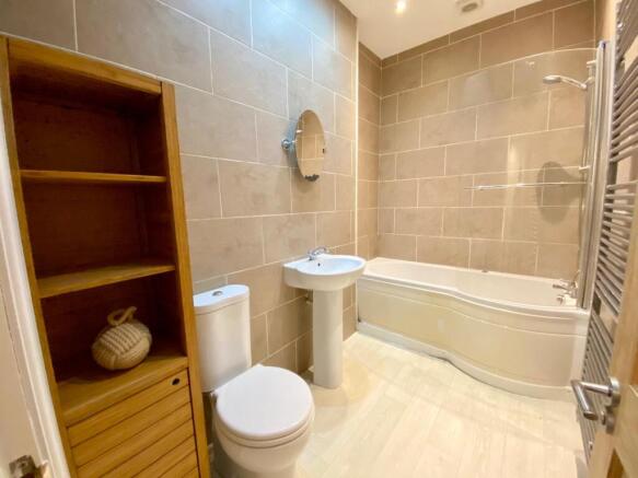 2 bed Terraced to rent Image 9