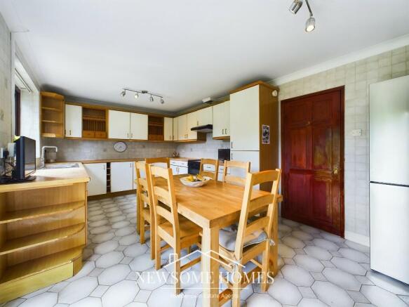 Kitchen/ Dining Room