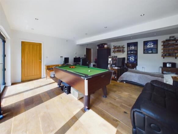 4 bed Semi-Detached for sale Image 5
