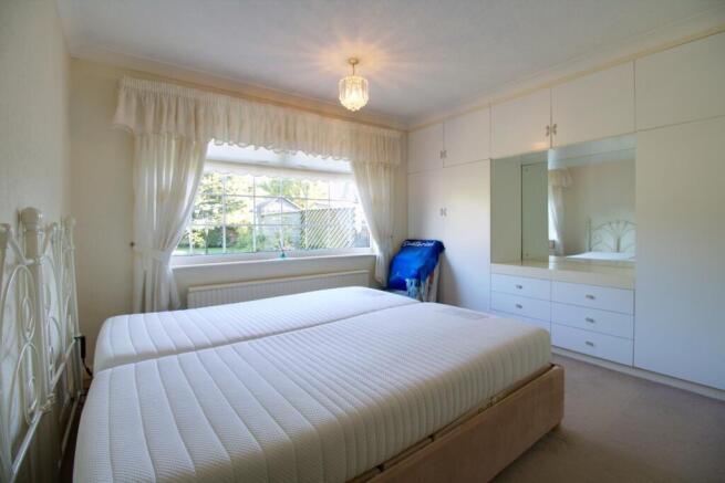 Bed1.jpg