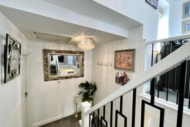 4 bed Detached for sale Image 12
